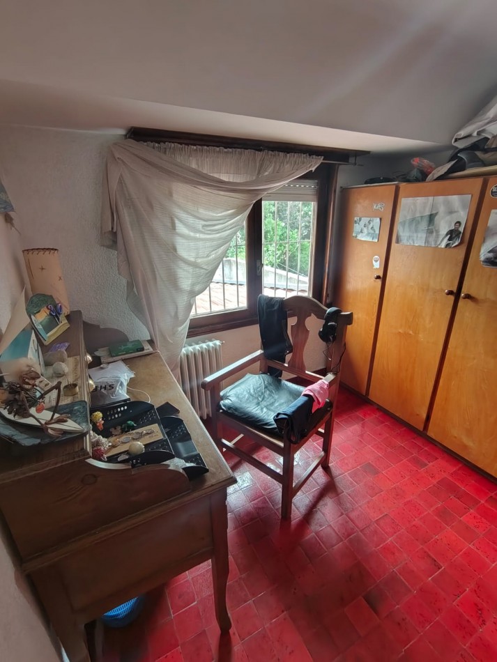 EXCELENTE CHALET 5 AMBIENTES. PARQUE LURO