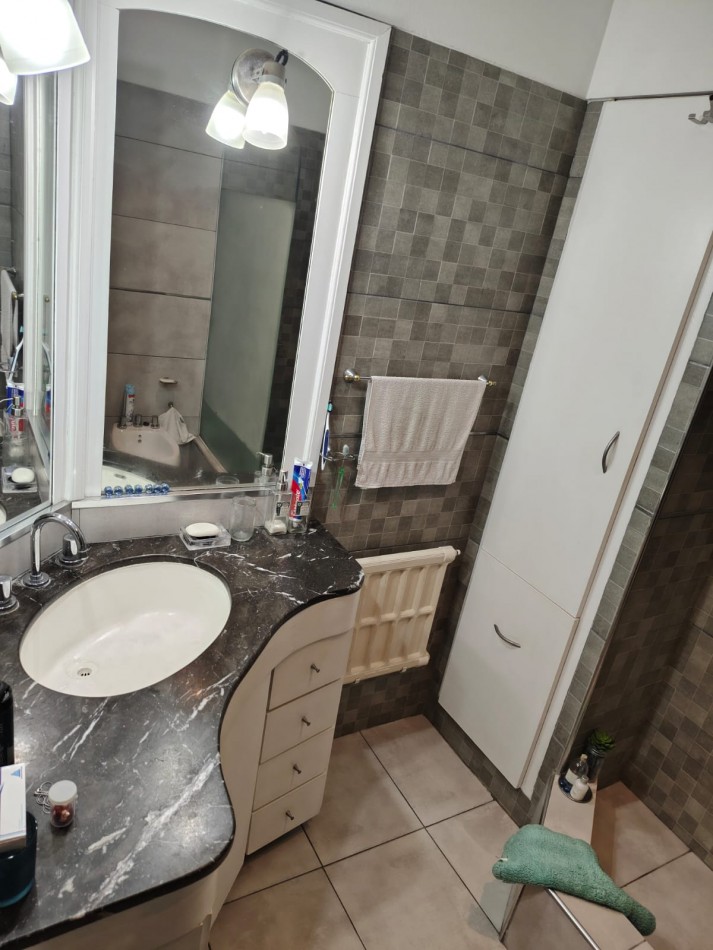 EXCELENTE CHALET 5 AMBIENTES. PARQUE LURO