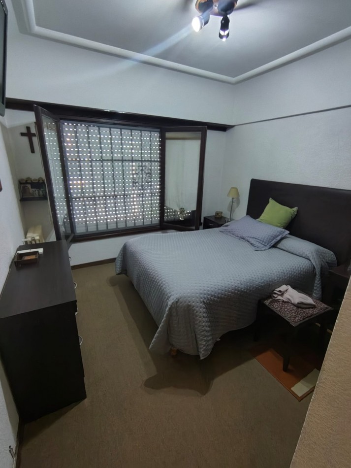 EXCELENTE CHALET 5 AMBIENTES. PARQUE LURO