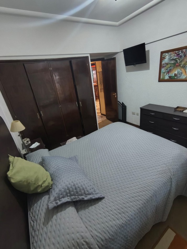 EXCELENTE CHALET 5 AMBIENTES. PARQUE LURO