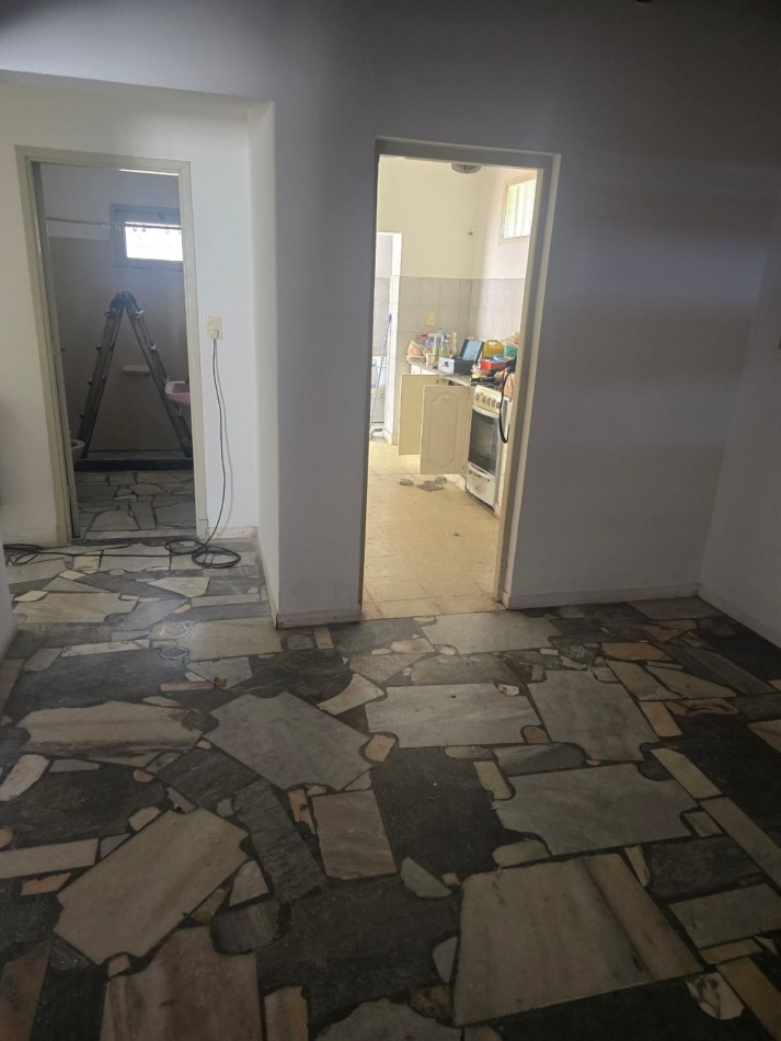 PH DE 3 AMBIENTES AL FRENTE CON ENTRADA PARA VEHICULO