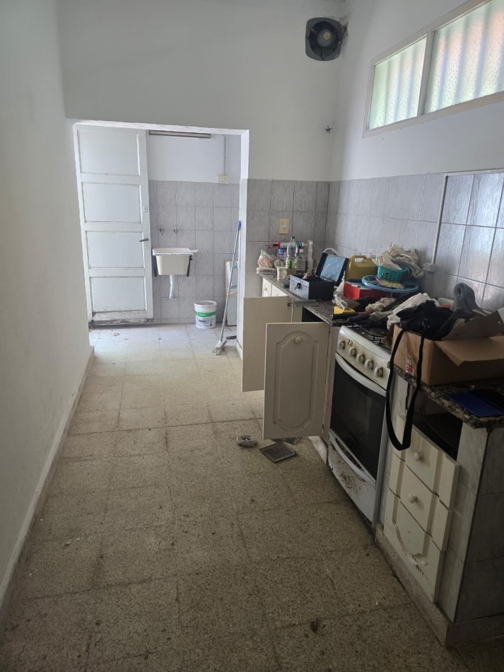 PH DE 3 AMBIENTES AL FRENTE CON ENTRADA PARA VEHICULO