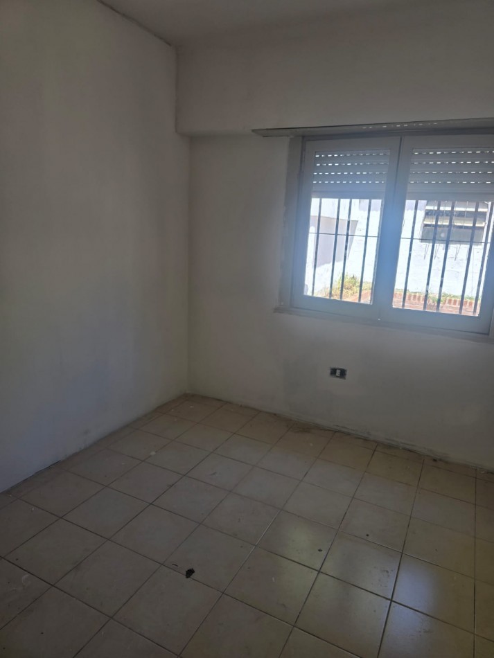 PH DE 3 AMBIENTES AL FRENTE CON ENTRADA PARA VEHICULO