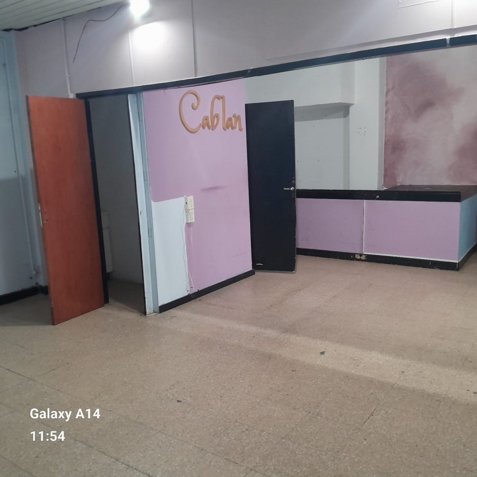 LOCAL EN 2 PLANTAS SOBRE BROWN E INDEPENDENCIA