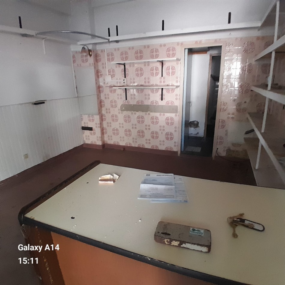 LOCAL EN 2 PLANTAS SOBRE BROWN E INDEPENDENCIA