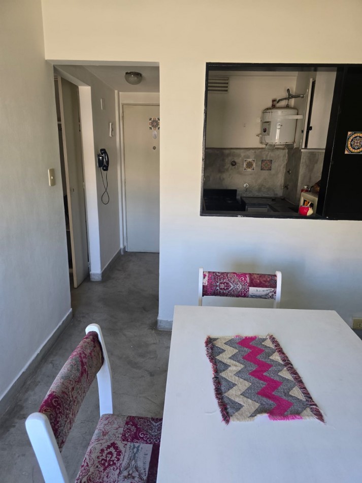 DEPARTAMENTO DE 2 AMBIENTES SOBRE ENTRE RIOS AL 1800