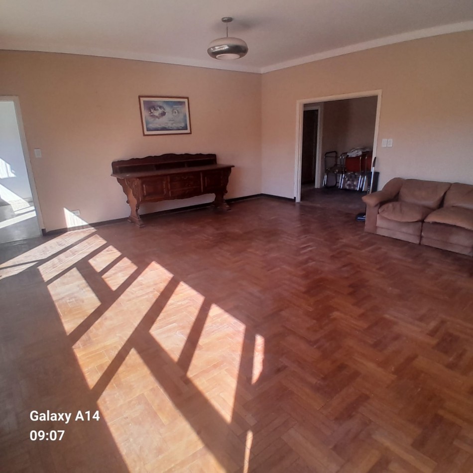 DEPARTAMENTO DE 4 AMBIENTES FRENTE AL NUEVO SHOPPING EN ZONA SUR