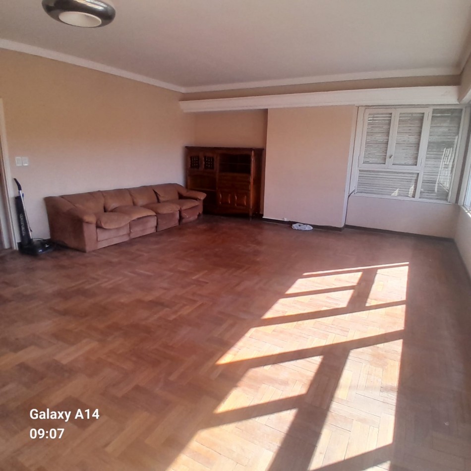 DEPARTAMENTO DE 4 AMBIENTES FRENTE AL NUEVO SHOPPING EN ZONA SUR