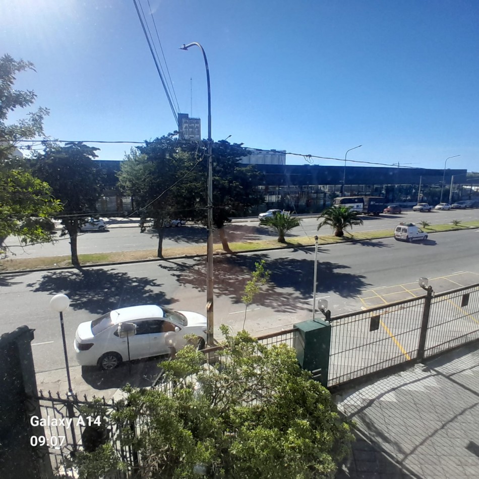 DEPARTAMENTO DE 4 AMBIENTES FRENTE AL NUEVO SHOPPING EN ZONA SUR