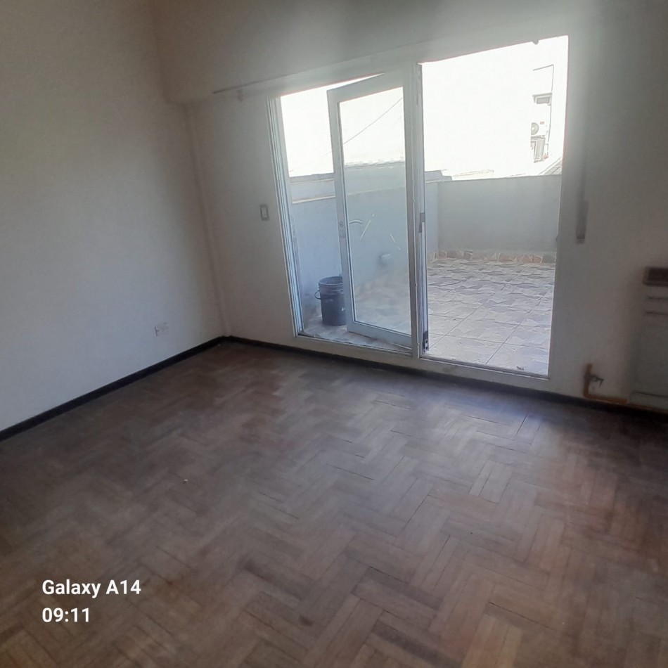 DEPARTAMENTO DE 4 AMBIENTES FRENTE AL NUEVO SHOPPING EN ZONA SUR