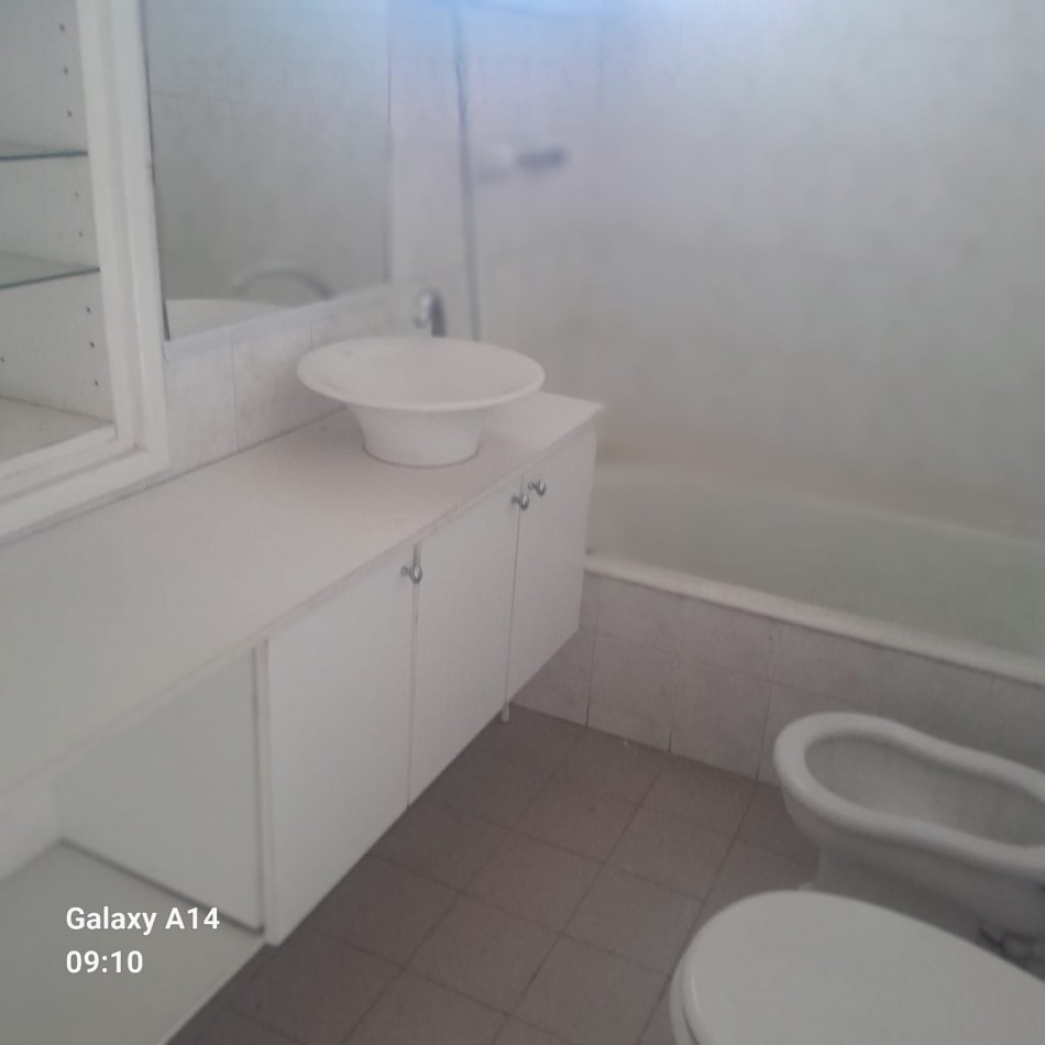 DEPARTAMENTO DE 4 AMBIENTES FRENTE AL NUEVO SHOPPING EN ZONA SUR