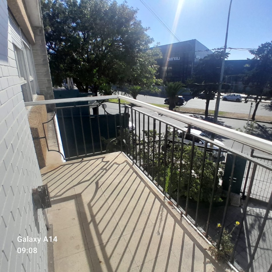 DEPARTAMENTO DE 4 AMBIENTES FRENTE AL NUEVO SHOPPING EN ZONA SUR