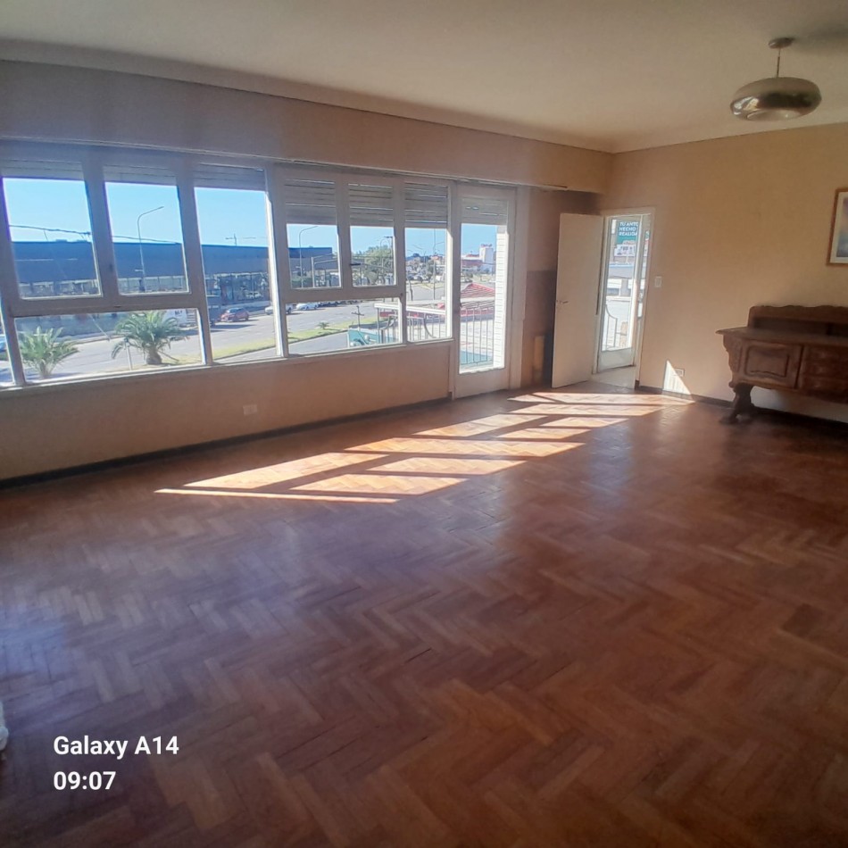 DEPARTAMENTO DE 4 AMBIENTES FRENTE AL NUEVO SHOPPING EN ZONA SUR