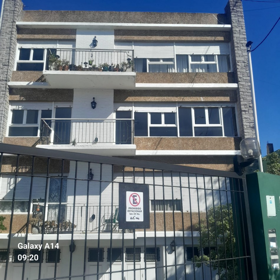 DEPARTAMENTO DE 4 AMBIENTES FRENTE AL NUEVO SHOPPING EN ZONA SUR