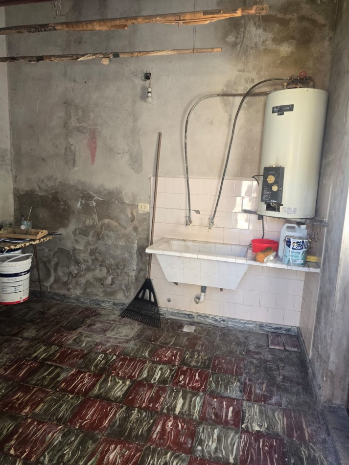 CASA CON PARQUE EN LIBERTAD AL 7500