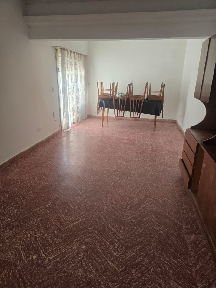 CASA CON PARQUE EN LIBERTAD AL 7500