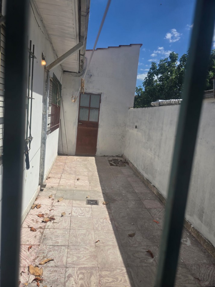 CASA CON PARQUE EN LIBERTAD AL 7500