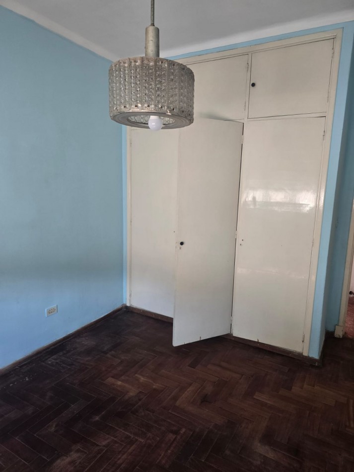 CASA CON PARQUE EN LIBERTAD AL 7500