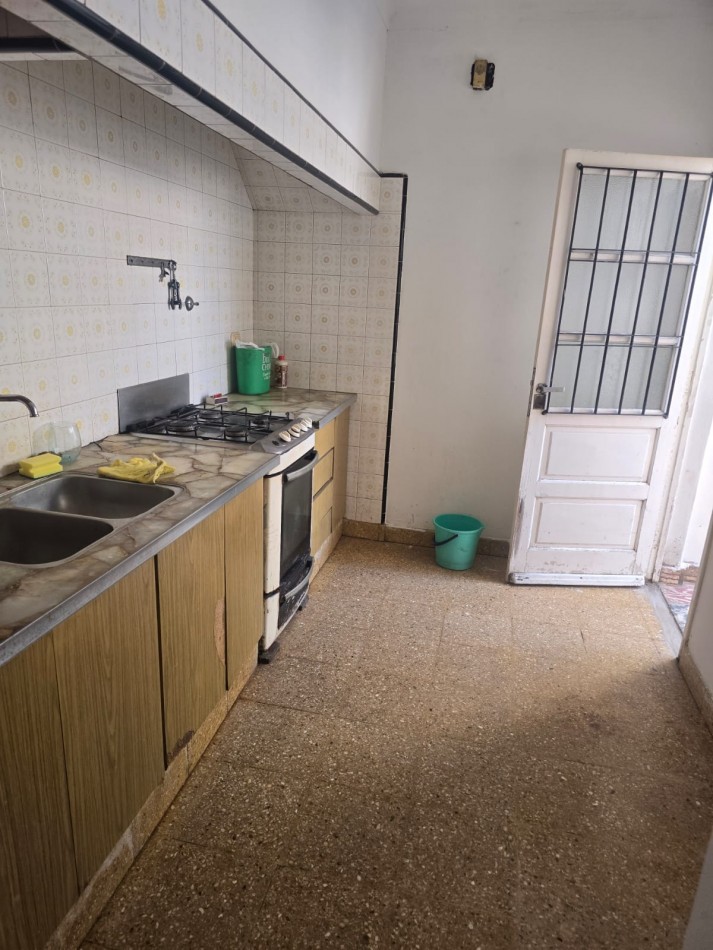 CASA CON PARQUE EN LIBERTAD AL 7500