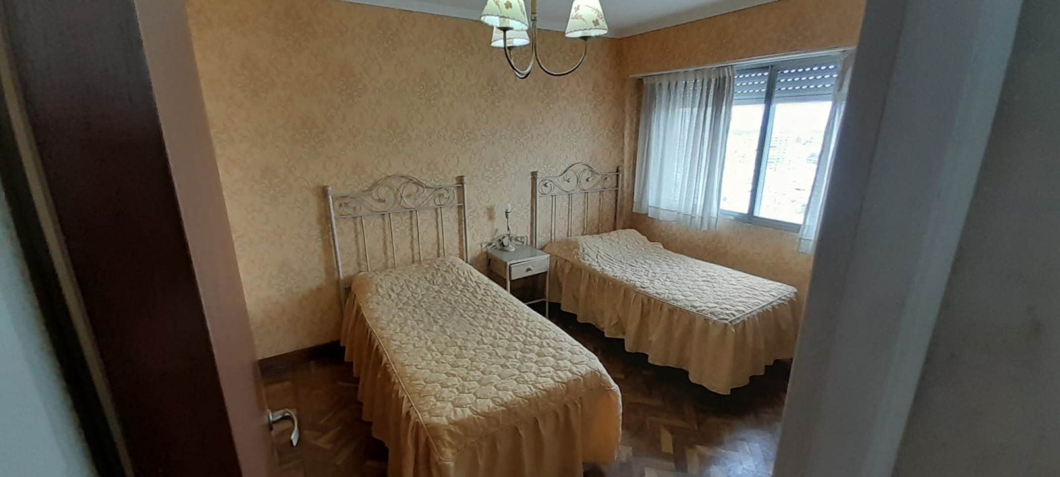 DEPARTAMENTO DE 3 AMBIENTES CON COCHERA AMOBLADO POR 12 MESES.