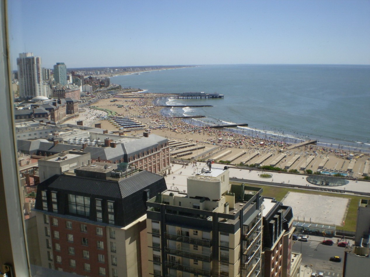 DEPARTAMENTO DE 3 AMBIENTES CON COCHERA AMOBLADO POR 12 MESES.