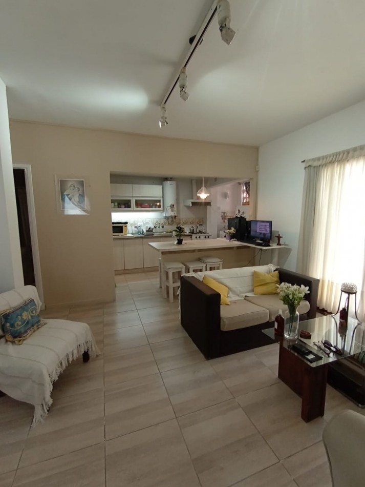 PH DE 3 AMBIENTES EN BARRIO CAISAMAR