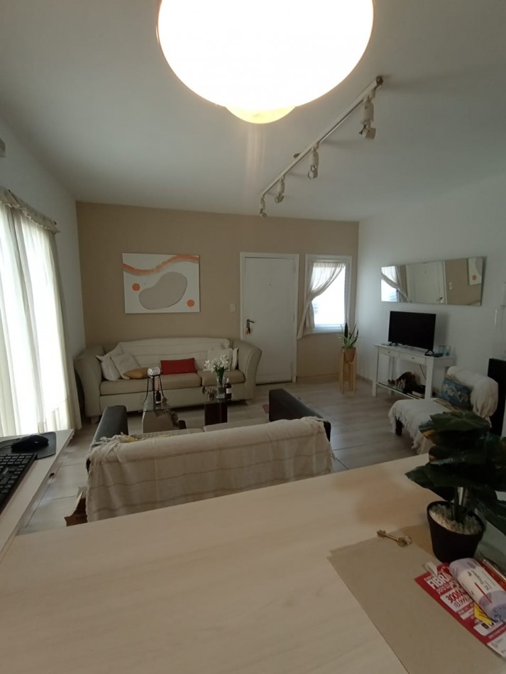 PH DE 3 AMBIENTES EN BARRIO CAISAMAR