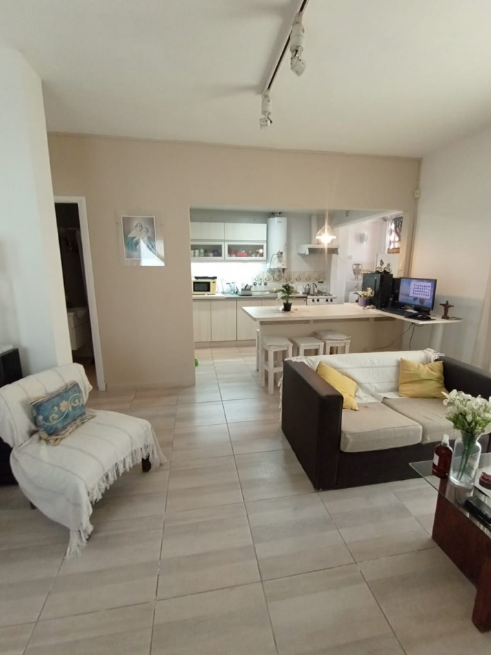 PH DE 3 AMBIENTES EN BARRIO CAISAMAR