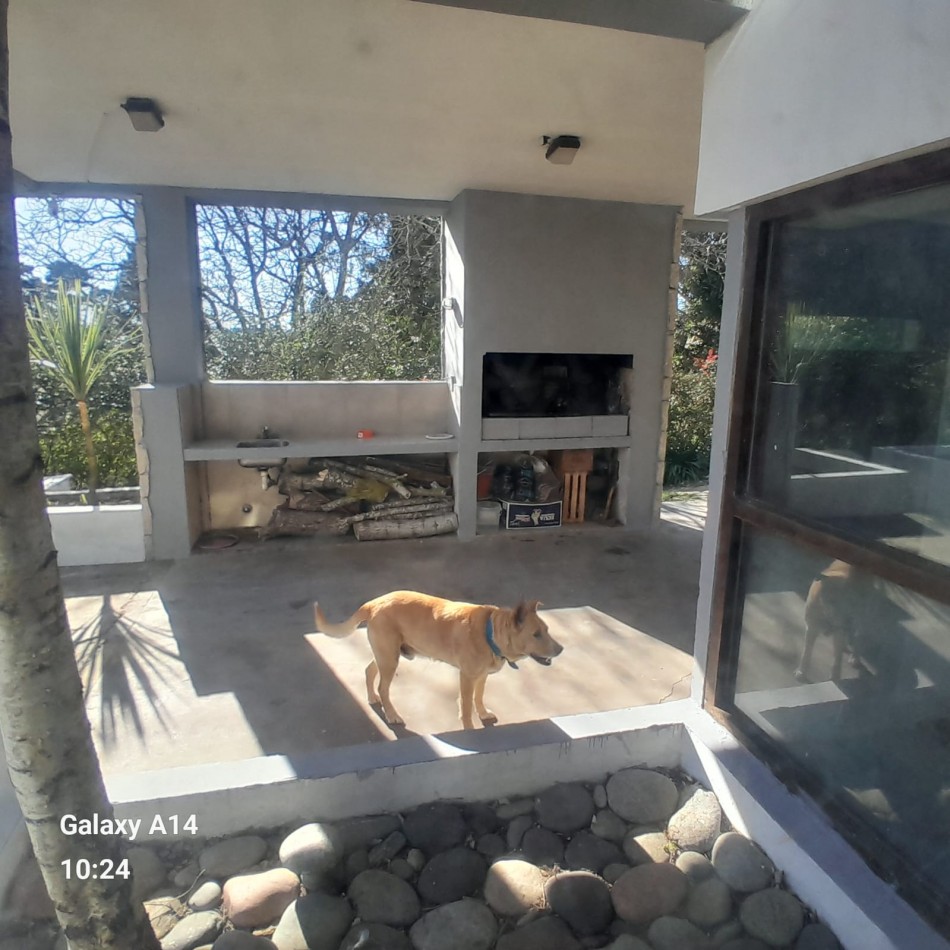 CASA DE HERMOSO DISEÑO EN SIERRAS DE LOS PADRES