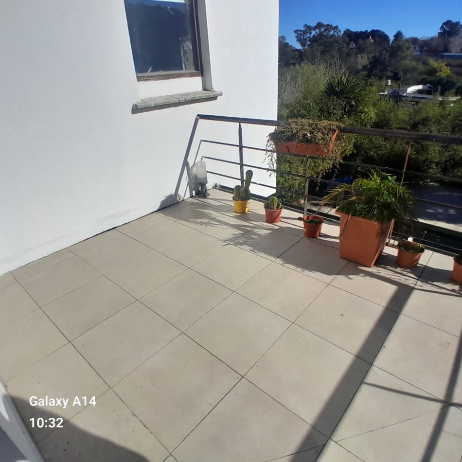 CASA DE HERMOSO DISEÑO EN SIERRAS DE LOS PADRES