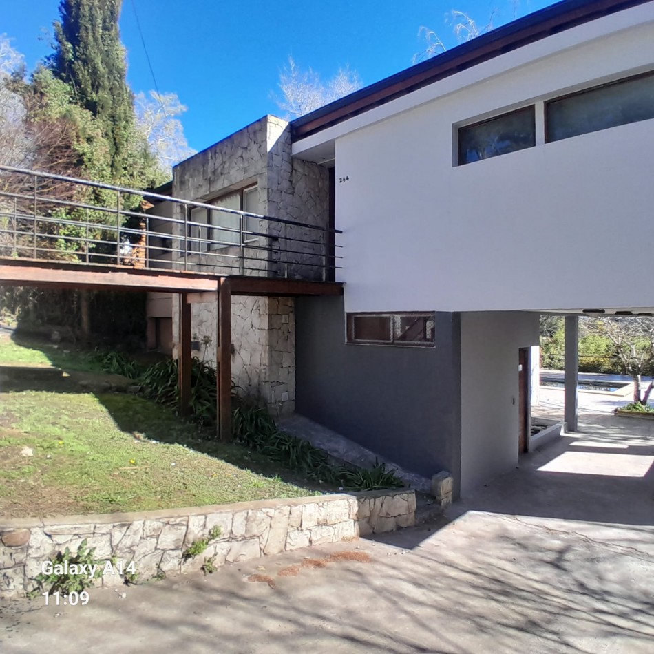 CASA DE HERMOSO DISEÑO EN SIERRAS DE LOS PADRES