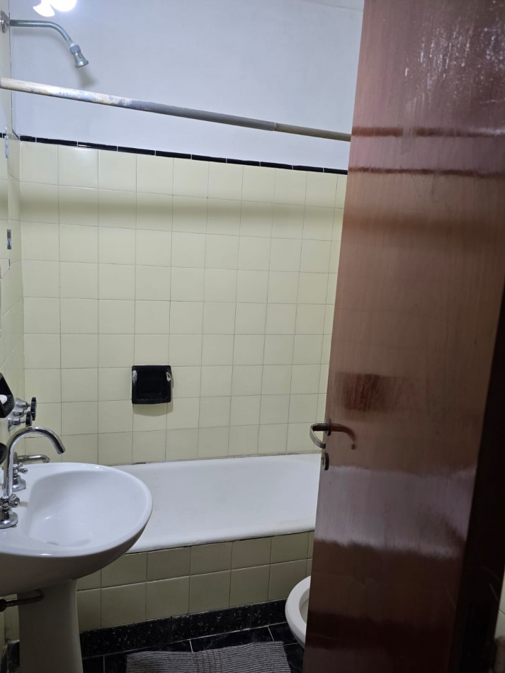 DEPARTAMENTO DE 2 AMBIENTES, INTERNO Y LUMINOSO EN ZONA PLAZA COLON