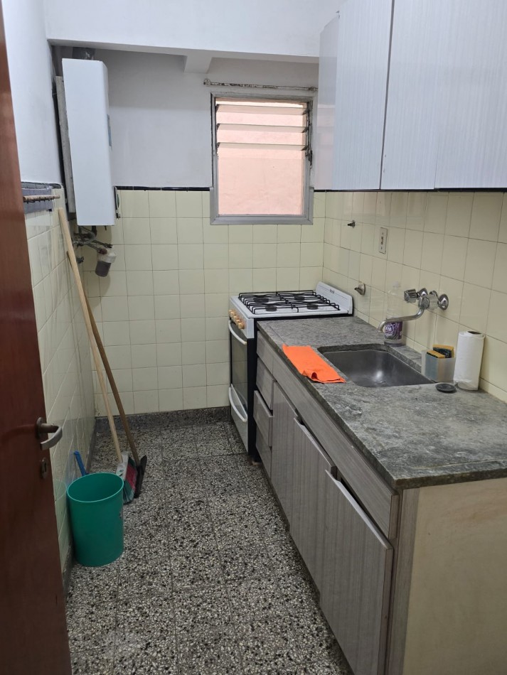 DEPARTAMENTO DE 2 AMBIENTES, INTERNO Y LUMINOSO EN ZONA PLAZA COLON