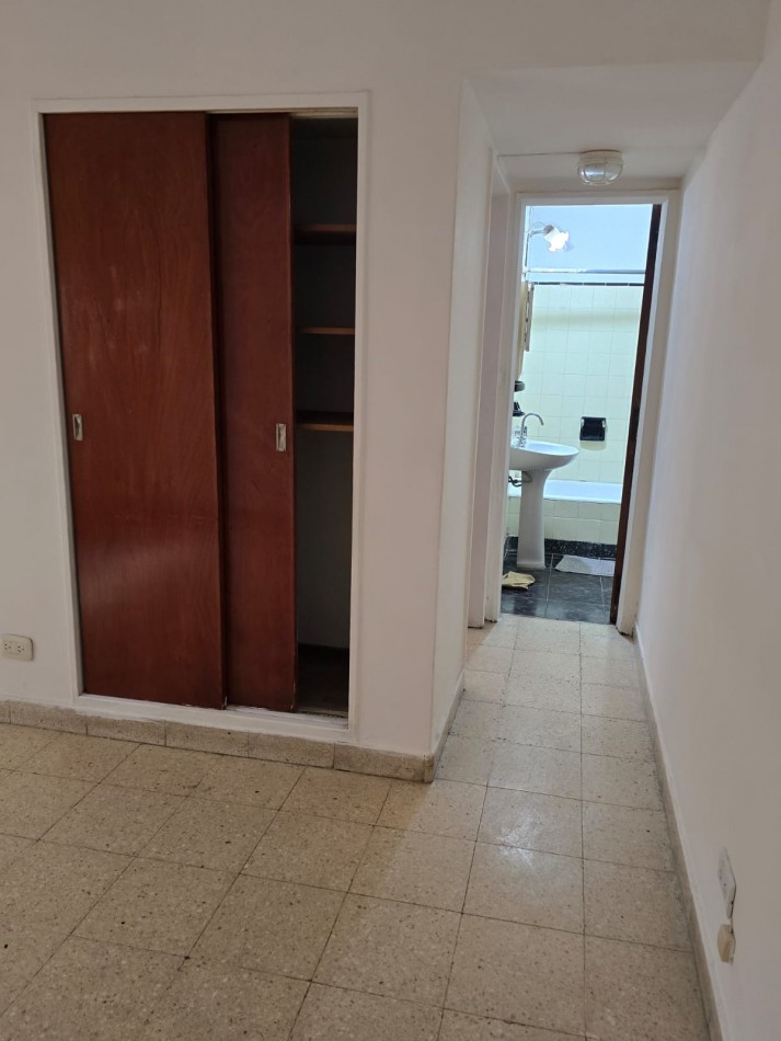 DEPARTAMENTO DE 2 AMBIENTES, INTERNO Y LUMINOSO EN ZONA PLAZA COLON