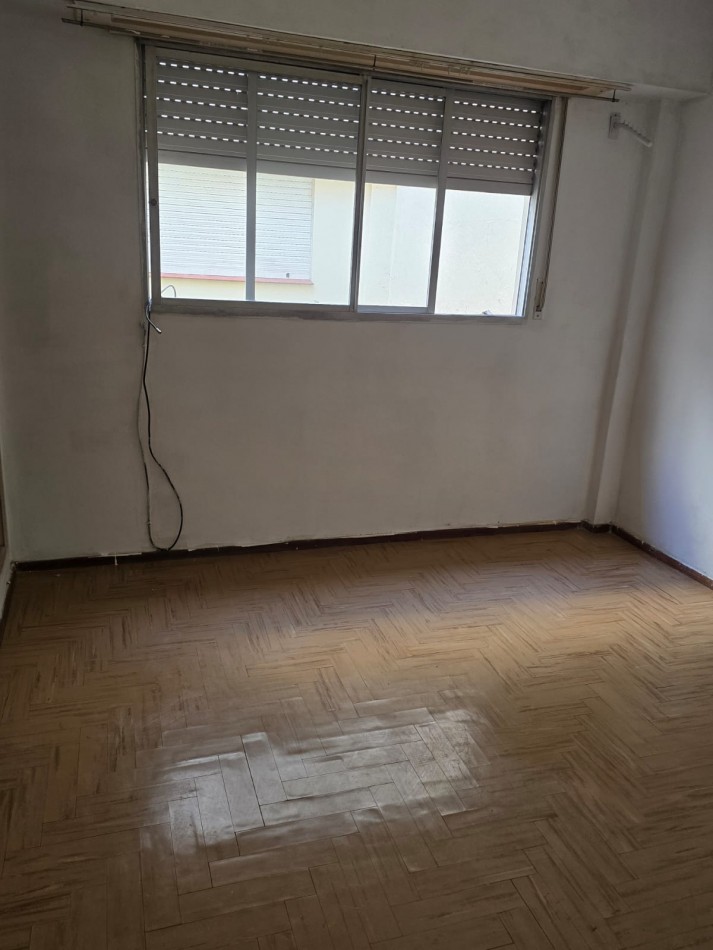 DEPARTAMENTO DE 2 AMBIENTES, INTERNO Y LUMINOSO EN ZONA PLAZA COLON