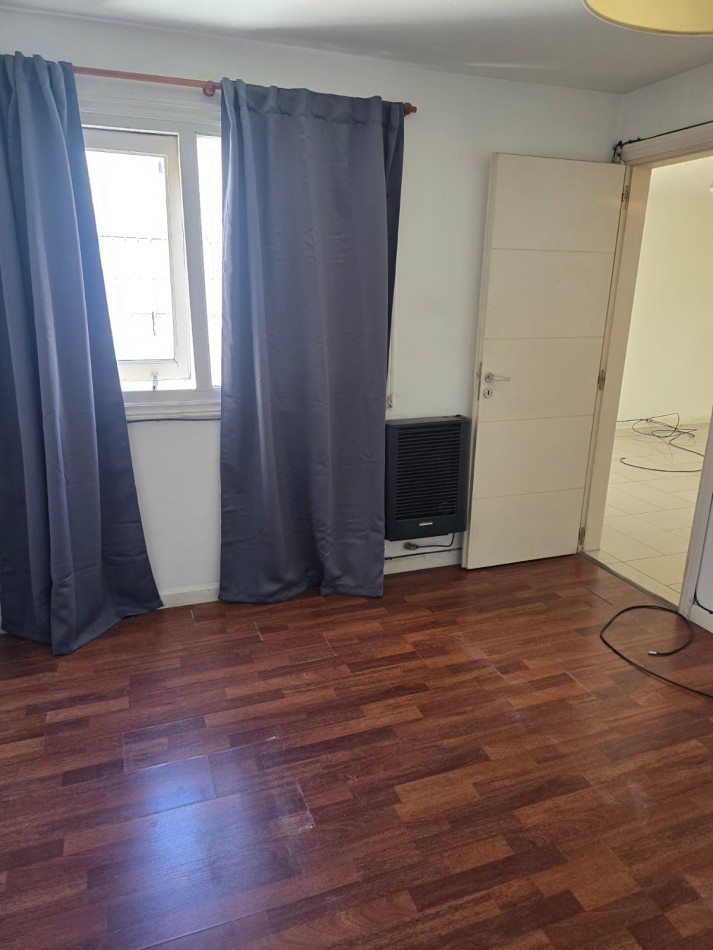 PH DE 2 AMBIENTES EN PRIMER PISO POR ESCALERA