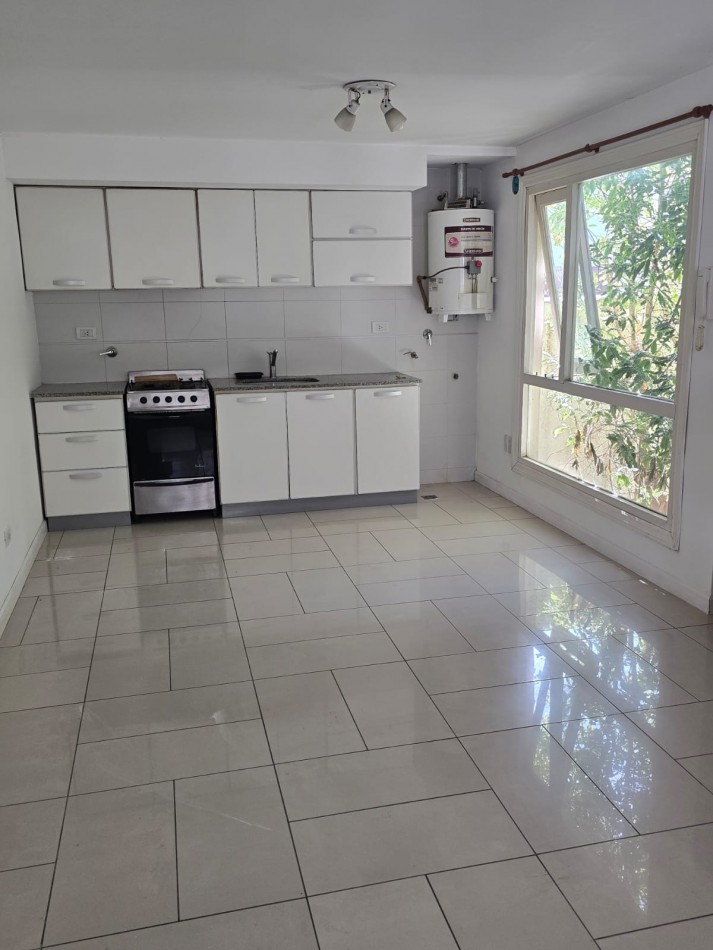 PH DE 2 AMBIENTES EN PRIMER PISO POR ESCALERA