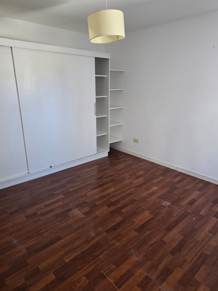 PH DE 2 AMBIENTES EN PRIMER PISO POR ESCALERA