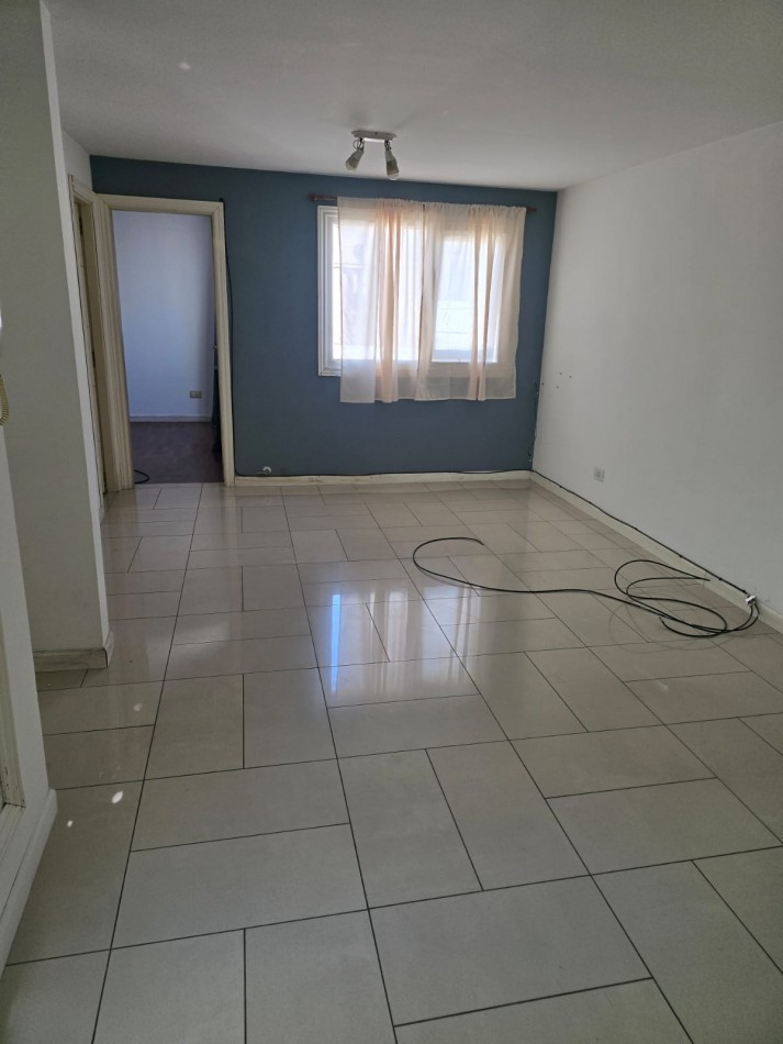 PH DE 2 AMBIENTES EN PRIMER PISO POR ESCALERA