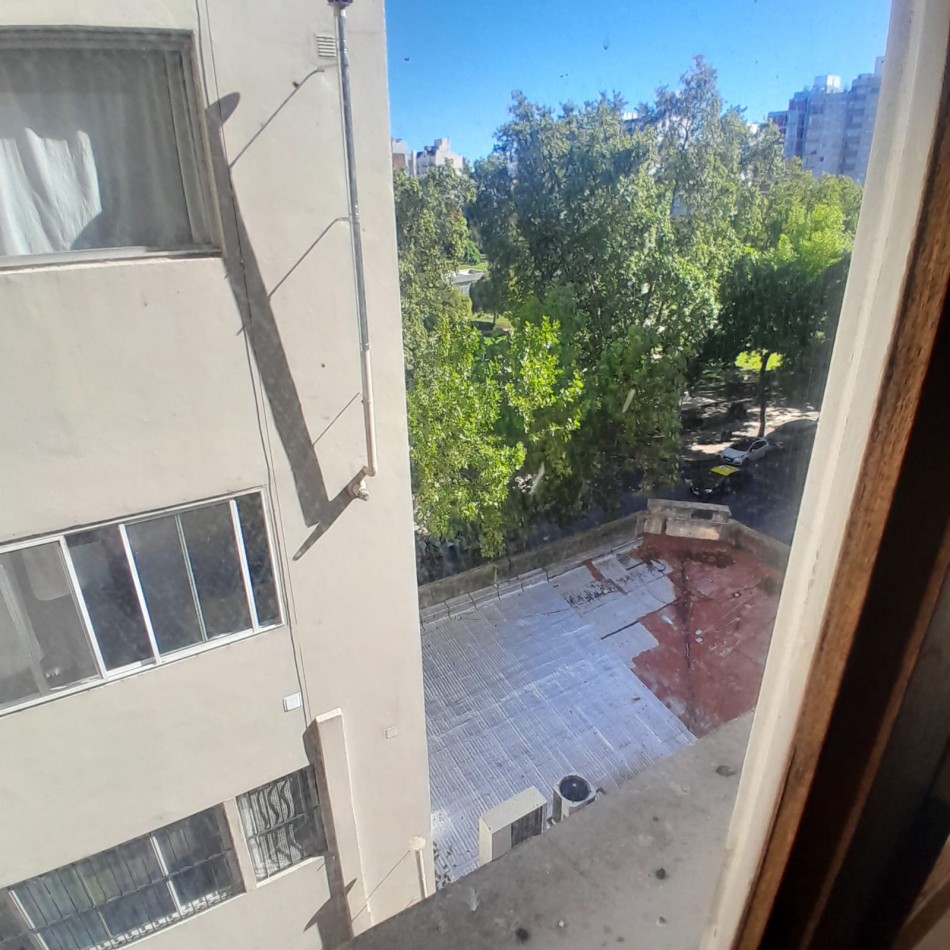 DEPARTAMENTO SEMIPISO DE 2 AMBIENTES EN ZONA PLAZA MITRE