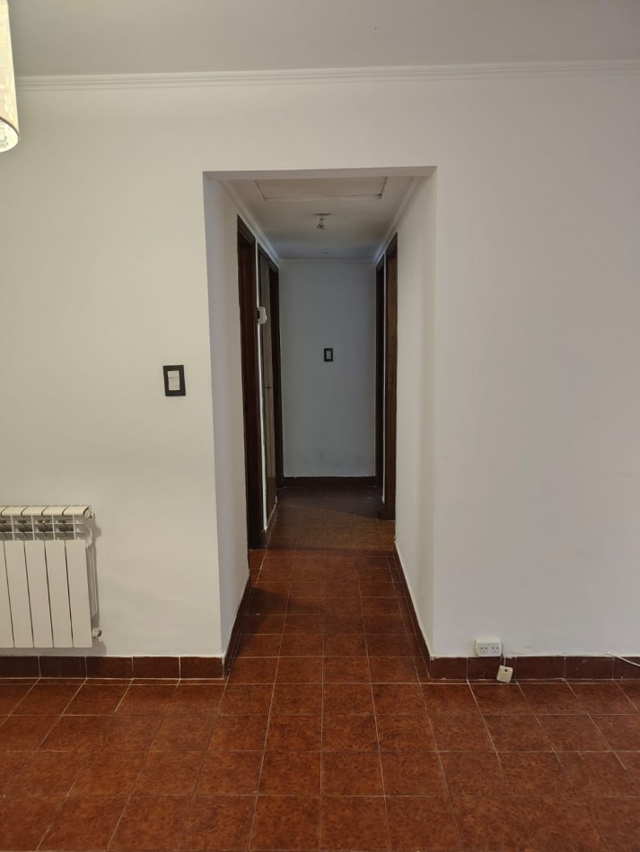 CHALET DE 4 AMBIENTES EN BARRIO CAISAMAR MAS LOTE LINDERO