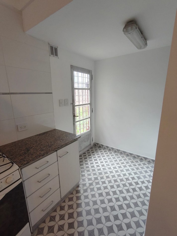 CHALET DE 4 AMBIENTES EN BARRIO CAISAMAR MAS LOTE LINDERO