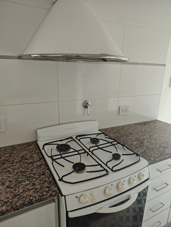 CHALET DE 4 AMBIENTES EN BARRIO CAISAMAR MAS LOTE LINDERO