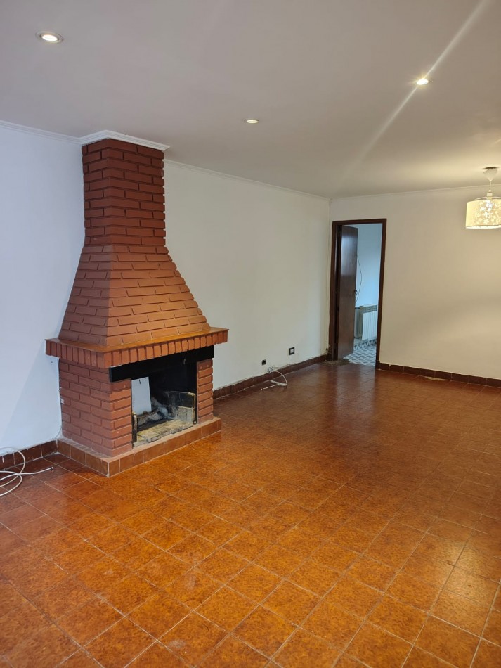 CHALET DE 4 AMBIENTES EN BARRIO CAISAMAR MAS LOTE LINDERO