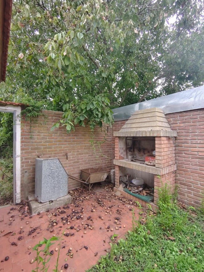 CHALET DE 4 AMBIENTES EN BARRIO CAISAMAR MAS LOTE LINDERO