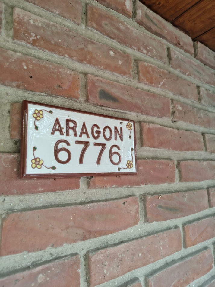 CHALET DE 4 AMBIENTES EN BARRIO CAISAMAR MAS LOTE LINDERO