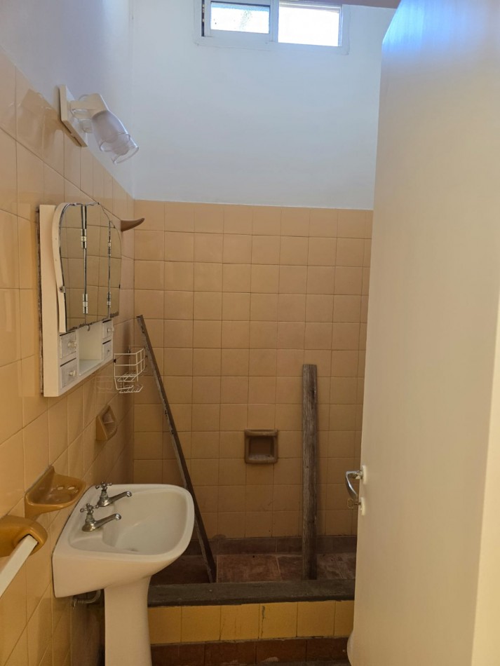 PH DE 2 AMBIENTES EN PRIMER PISO POR ESCALERA