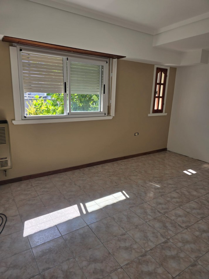 PH DE 2 AMBIENTES EN PRIMER PISO POR ESCALERA