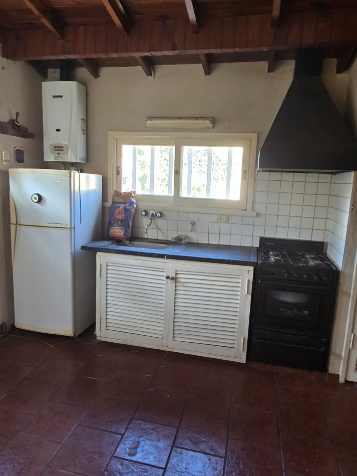 EXCELENTE CHALET DE 5 AMBIENTES EN VILLA PRIMERA