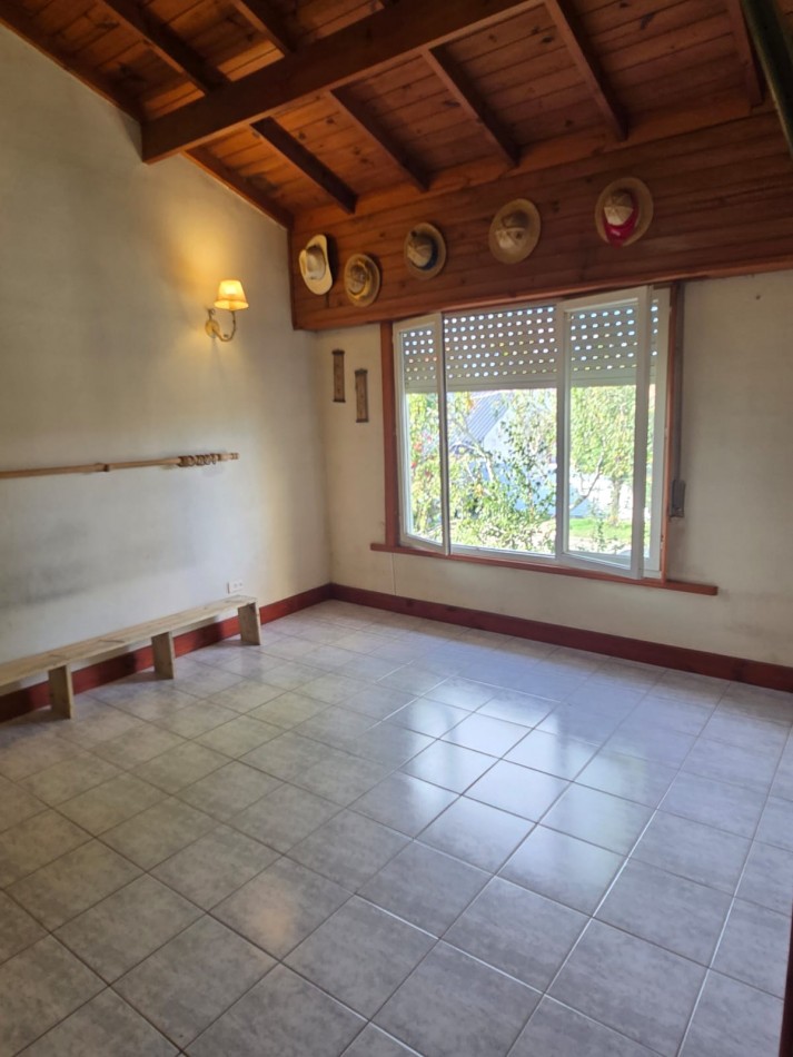 EXCELENTE CHALET DE 5 AMBIENTES EN VILLA PRIMERA